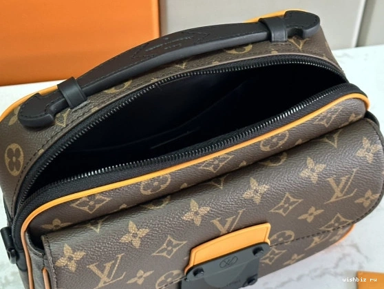 WIS VUITTON MESSENGER LOCK LOUIS S 0827